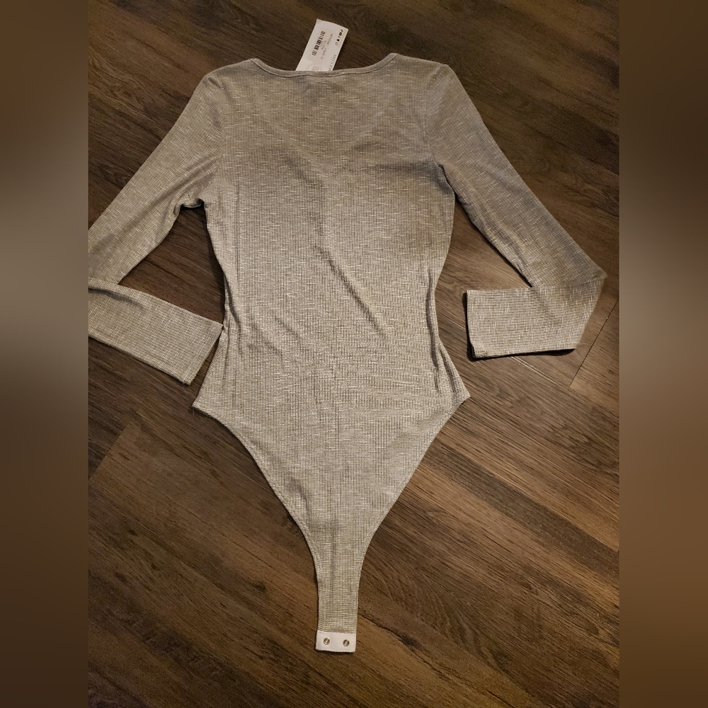 A&G Henley Bodysuit Size Medium NWT - Picture 2 of 7